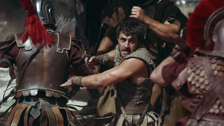 Estrela de 'Gladiador', Russell Crowe critica 'Gladiador II' e explica onde a sequência errou