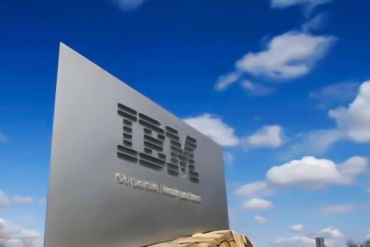 Estudo da IBM revela previsões para adoção de IA no setor financeiro