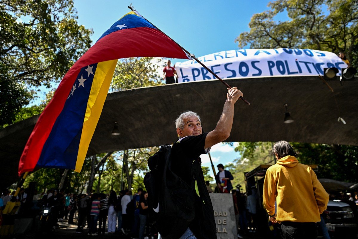 EUA reabre embaixada na Venezuela após sete anos