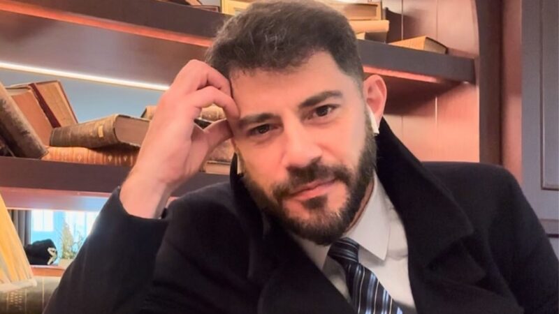 Evaristo Costa se revolta e rebate pedido para ‘não sair do armário’: ‘Vergonhoso’