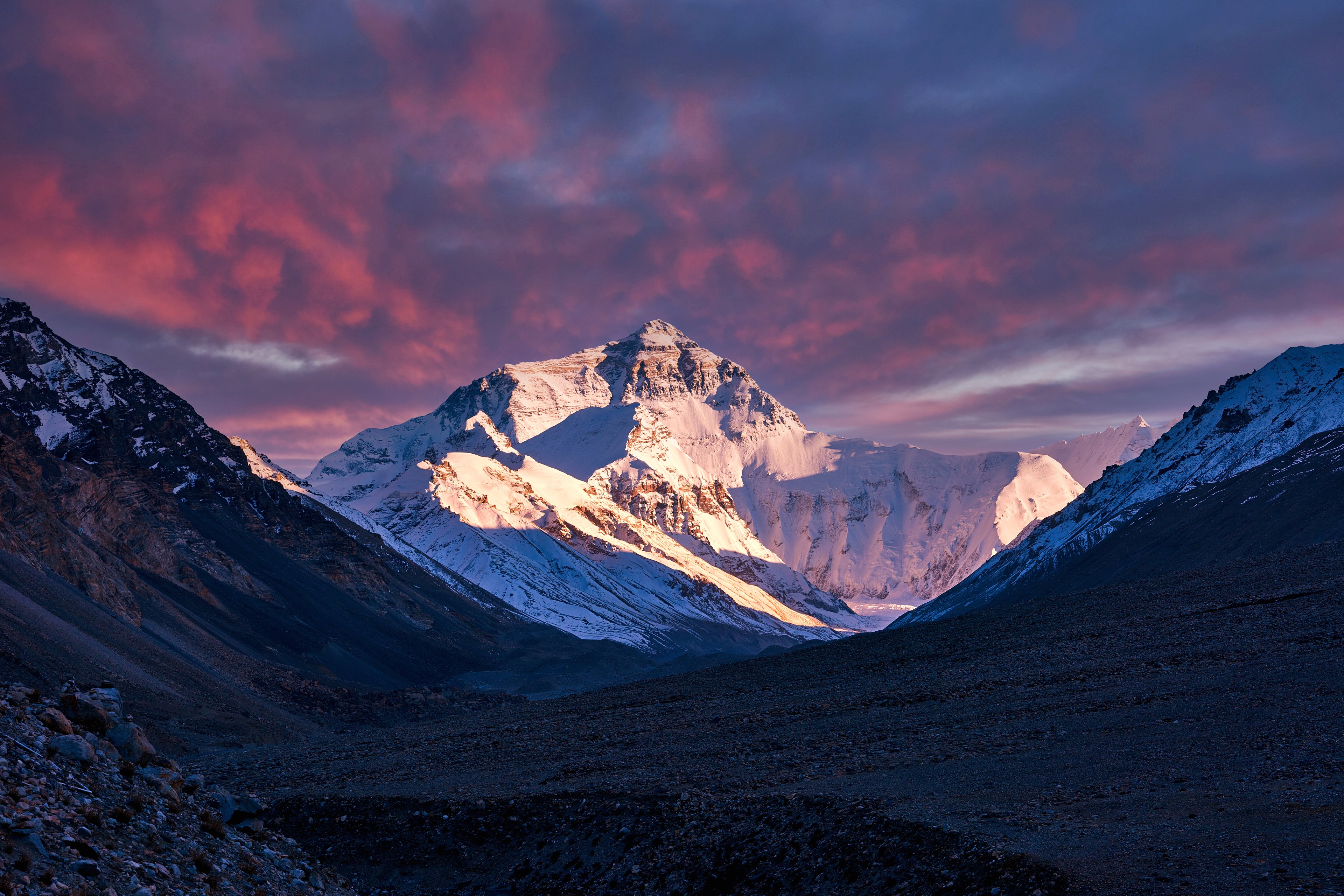Everest tem rota de subida reaberta por alpinistas contornando enorme bloco de gelo