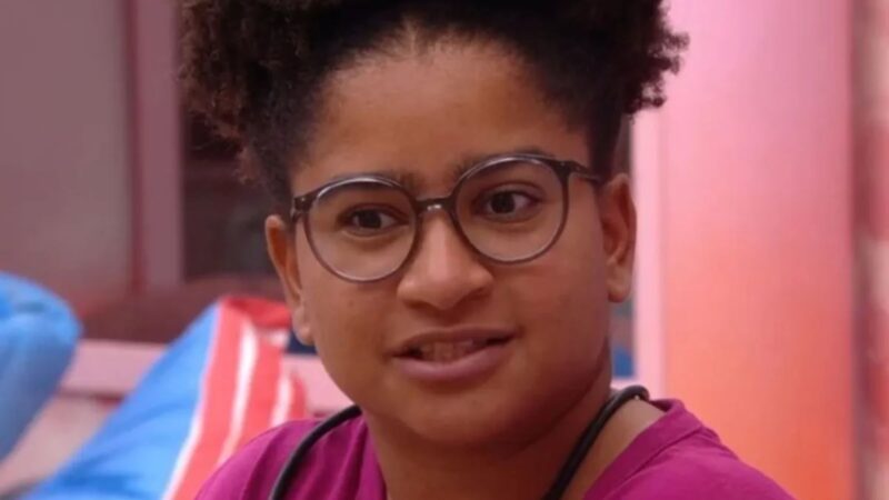 Ex-BBB Tia Milena é esculachada por escolha de look: ‘Insuportável’
