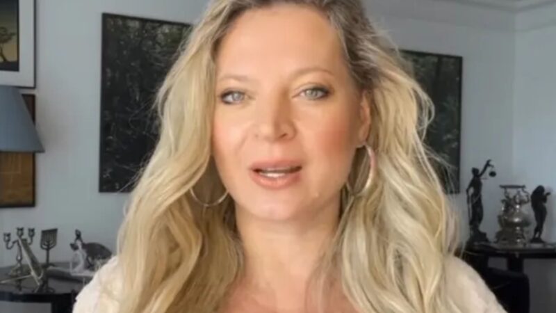 Ex-deputada exibe antes e depois chocante com foto ousada; veja