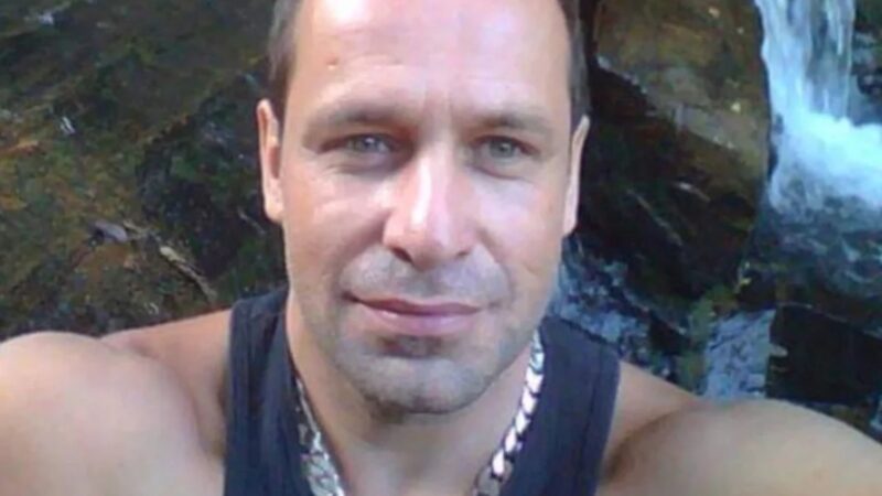 Ex-Polegar tem carro destruído na porta de casa e lamenta prejuízo; veja fotos