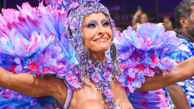 Exagerou? Fantasia de Sabrina Sato em desfile dá o que falar: ‘Pra que isso?’