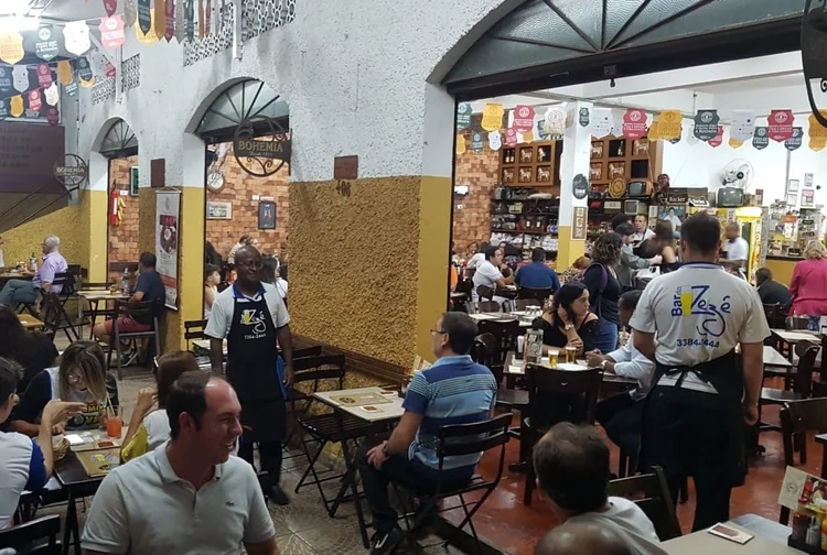 Exclusivo: 7 em cada 10 brasileiros vão ver jogos da Copa fora de casa