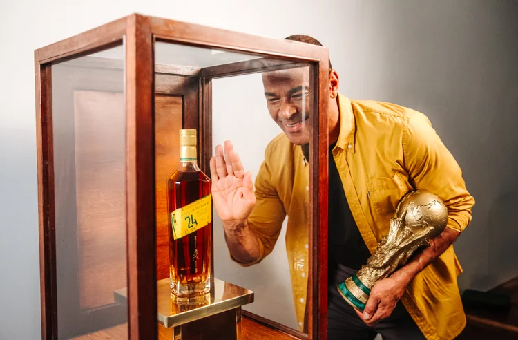 Exclusivo: Johnnie Walker lança uísque de 24 anos com Cafu para a Copa