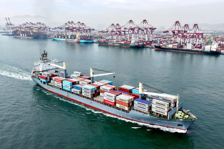 Exportações da China desaceleram e importações sobem 27,8% em março