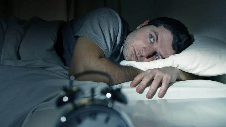 Falta de sono entra na lista de fatores de risco para demência, aponta estudo