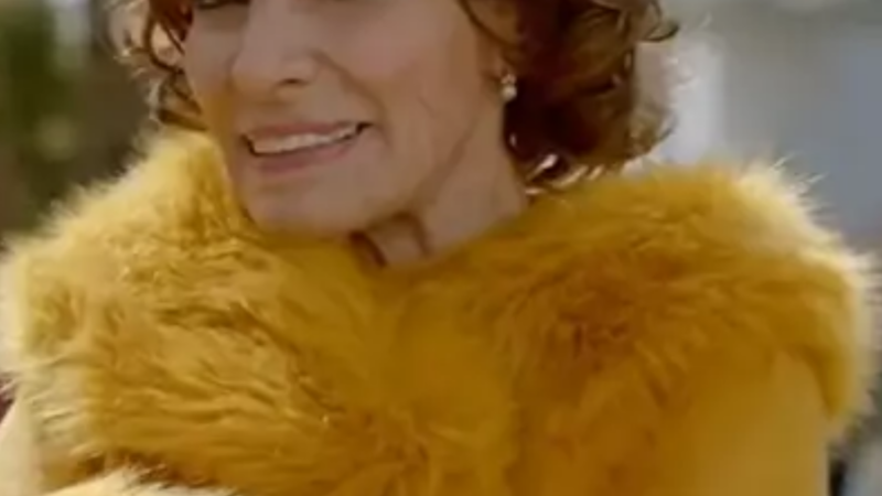 Famosa cantora foi encontrada morta; polícia diz que agressor a matou enquanto ela dormia