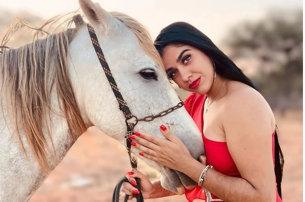 Famosa rainha da Cavalgada é encontrada morta em casa; fãs se desesperam