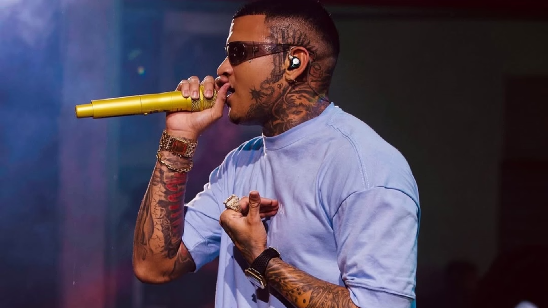 Famoso cantor vive noite de terror após show e é atingido por tiros