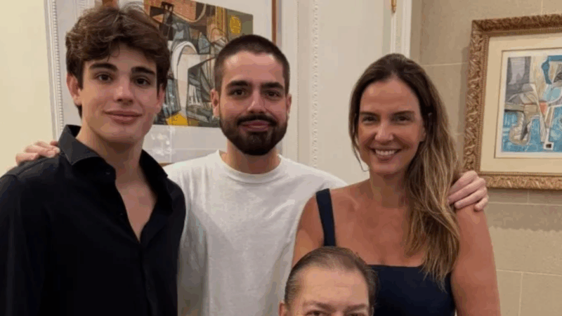 Faustão surge em foto rara no aniversário do filho