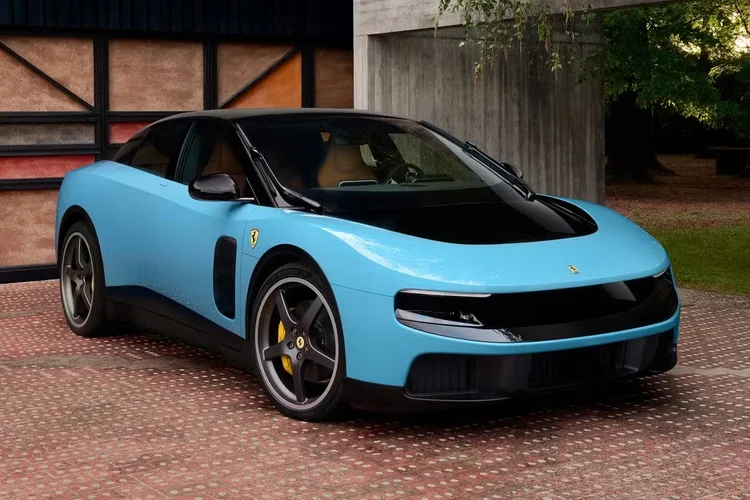 Ferrari acelera nos elétricos, mas derrapa na bolsa