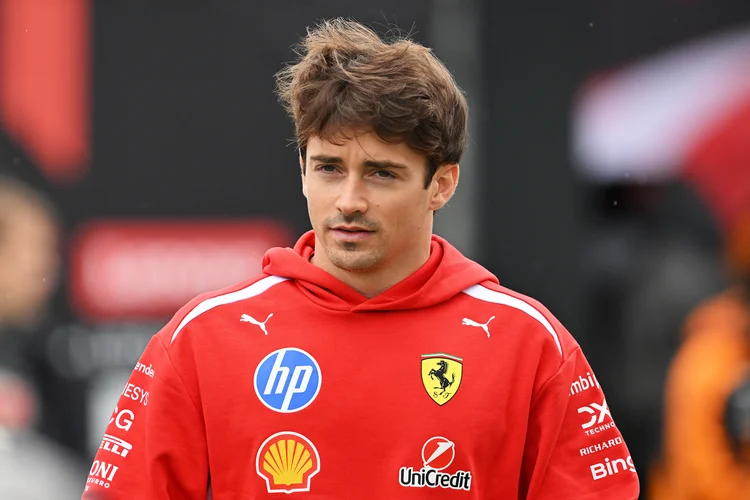 Ferrari renova contrato de Leclerc e encerra rumores sobre futuro do piloto