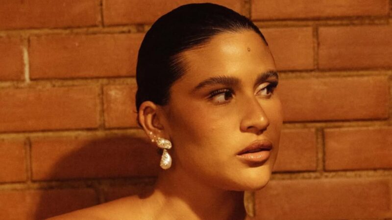 Filha de Flávia Alessandra chama atenção da web com look para evento de gala: ‘Não…’