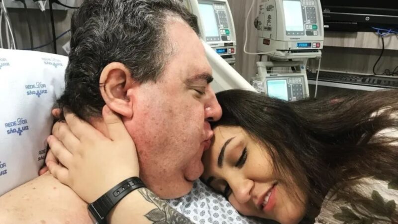 Filha do ator Gerson Brenner quebra silêncio sobre papel da Globo no tratamento do pai