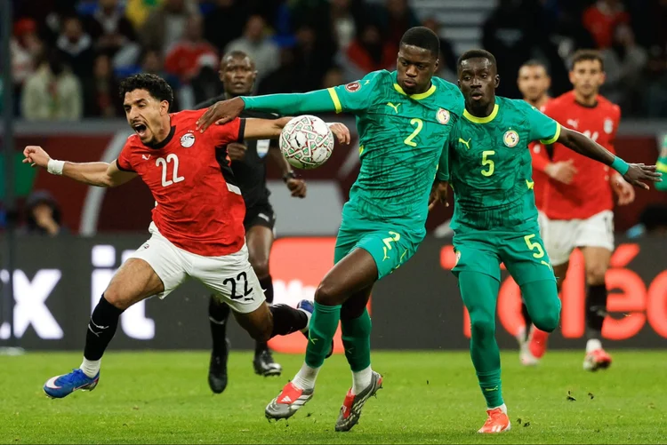Filho de herói de 2002, Mamadou Sarr tenta repetir façanha de Senegal contra a França