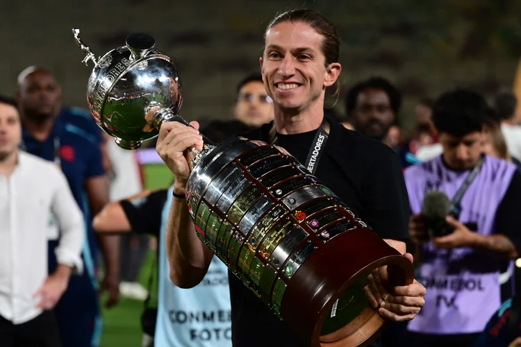 Filipe Luís abre conversas para treinar o Fenerbahçe, diz site