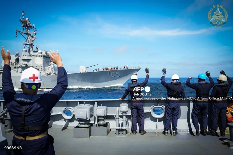 Filipinas, EUA e Japão realizam manobras no Canal de Bashi