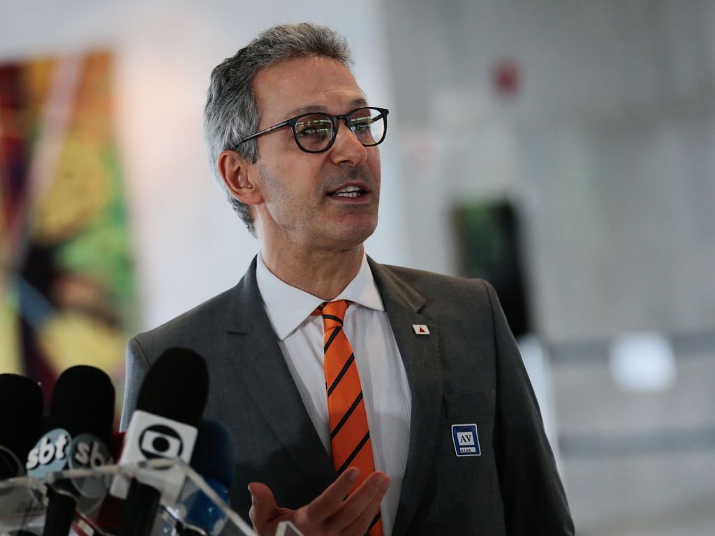 Fim da escala 6x1 é um 'remédio incorreto e populista', diz Zema