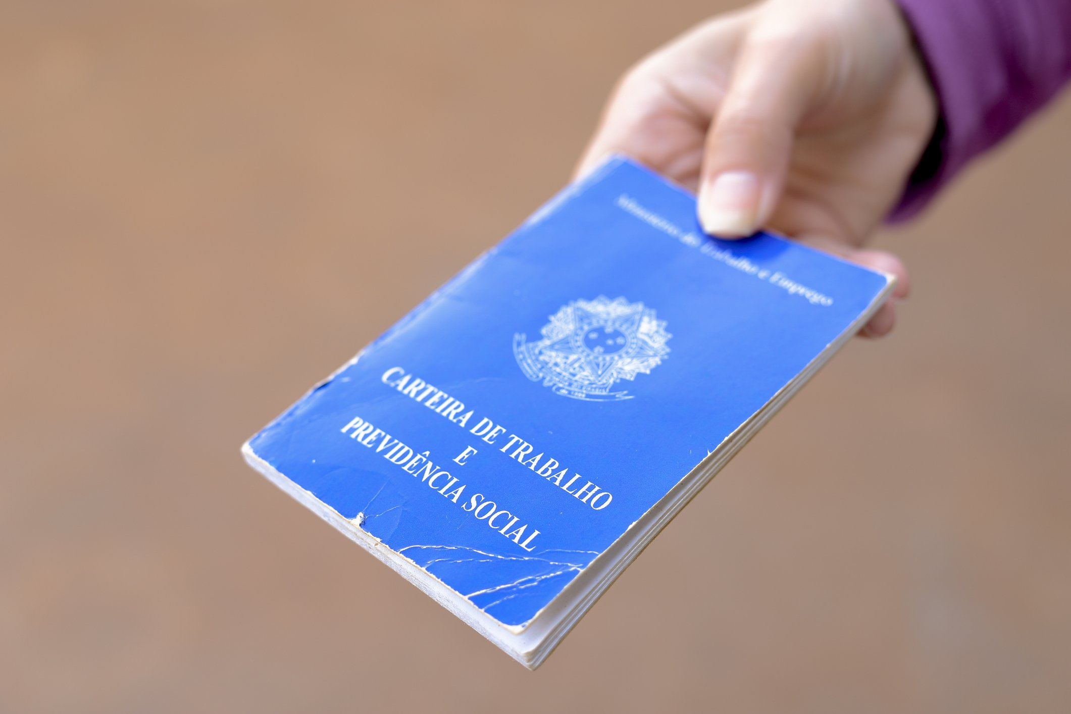 Fim da escala 6x1 pressiona contratos terceirizados de governos