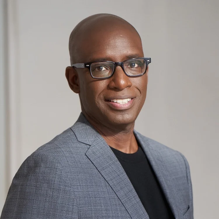 ‘Fiquei um pouco mais gentil’: como usar a IA para tomar decisões certas, segundo este CEO