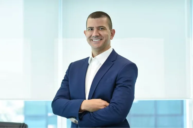 Flávio Bolsonaro anuncia secretário de Cláudio Castro como pré-candidato ao governo do Rio