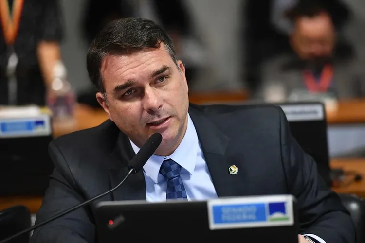 Flávio Bolsonaro critica decisão de Moraes sobre Lei da Dosimetria: 'Canetada burocrática'