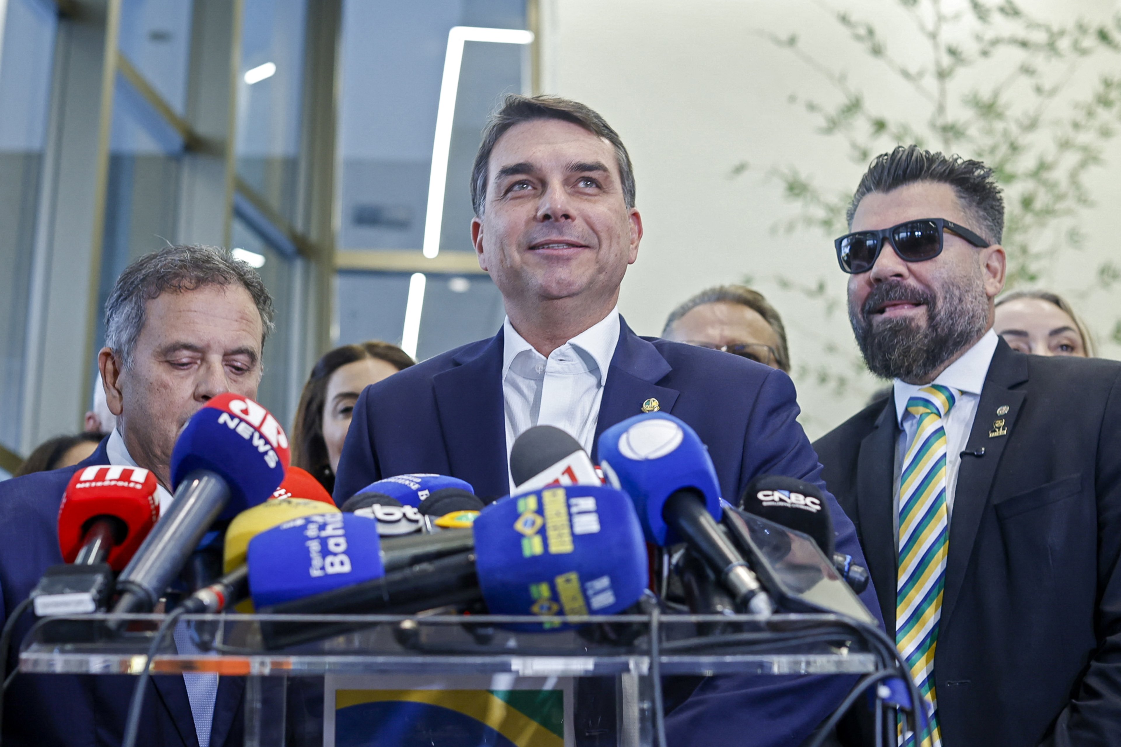 Flávio Bolsonaro intensifica agenda em Minas em meio à indefinição da direita no estado