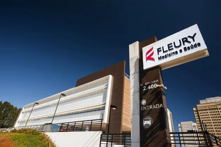 Fleury eleva lucro, barateia dívida e ainda vai às compras — mesmo com juros nas alturas