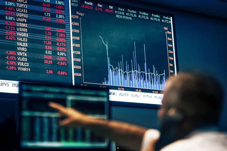 Fluxo cambial no Brasil, PMIs na Europa e emprego nos EUA: o que move os mercados