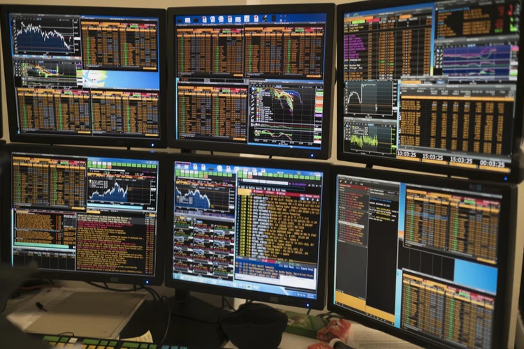 Focus, petróleo e 'Payroll' ditam o tom em semana mais curta no Brasil