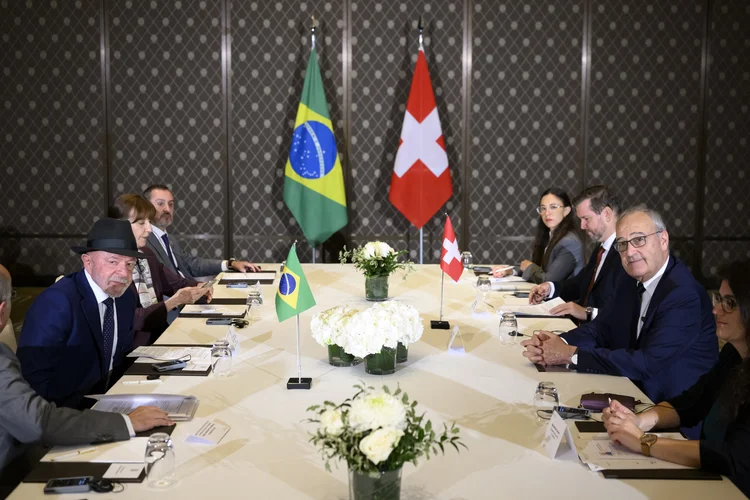França reúne líderes do G7 após acordo de paz entre Estados Unidos e Irã