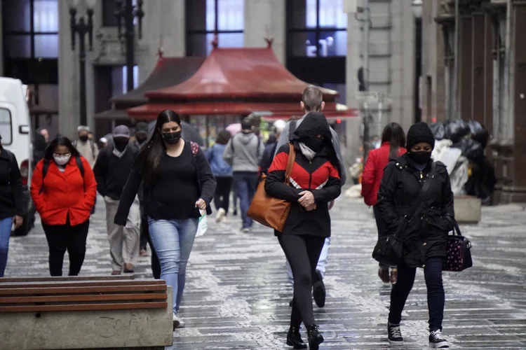 Frio e chuva: como fica a previsão do tempo no último fim de semana do mês