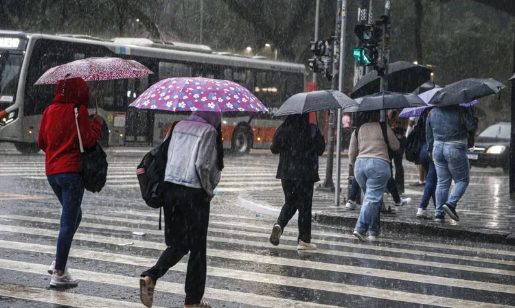 Frio intenso e chuvas pesadas: veja a previsão do tempo para esta quarta