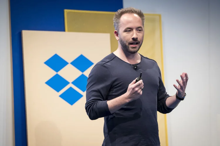 Fundador da Dropbox se tornará presidente-executivo enquanto empresa eleva investimento em IA