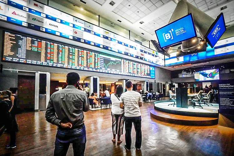 Fundos ensaiam retomada na B3 e movimentam quase R$ 1 trilhão em ações