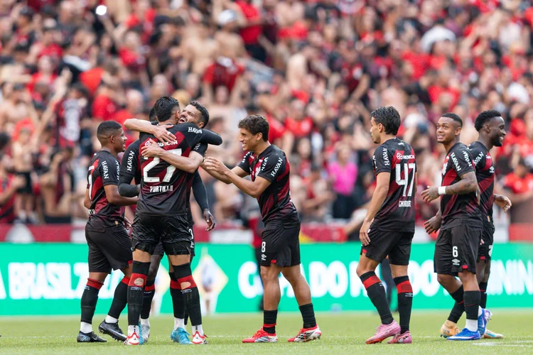 Furacão goleia o Botafogo e chega a vice-liderança do Brasileirão