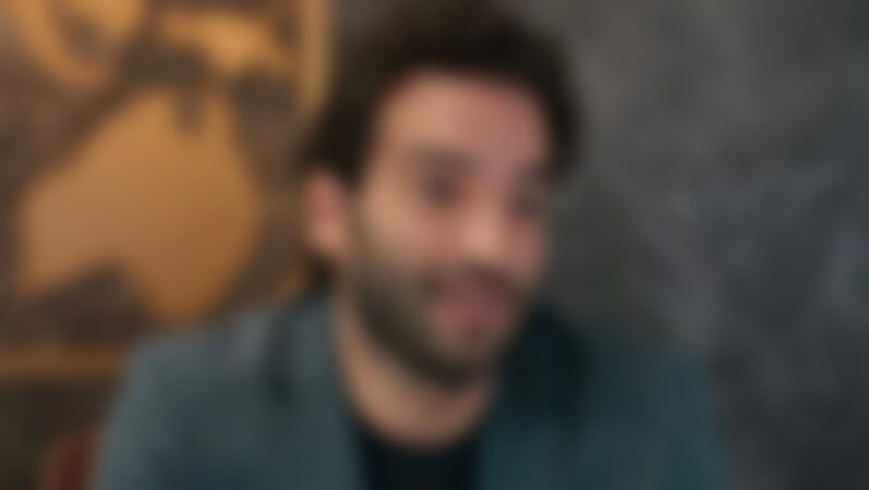 Galã da Globo que perdeu irmão em tragédia faz homenagem e recebe comentário da mãe