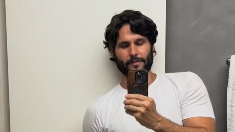 Galã famoso ganha declaração de amor e gesto chama atenção