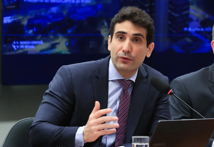 Galípolo fala em 'serenidade' e que BC é 'um transatlântico e não jetski'