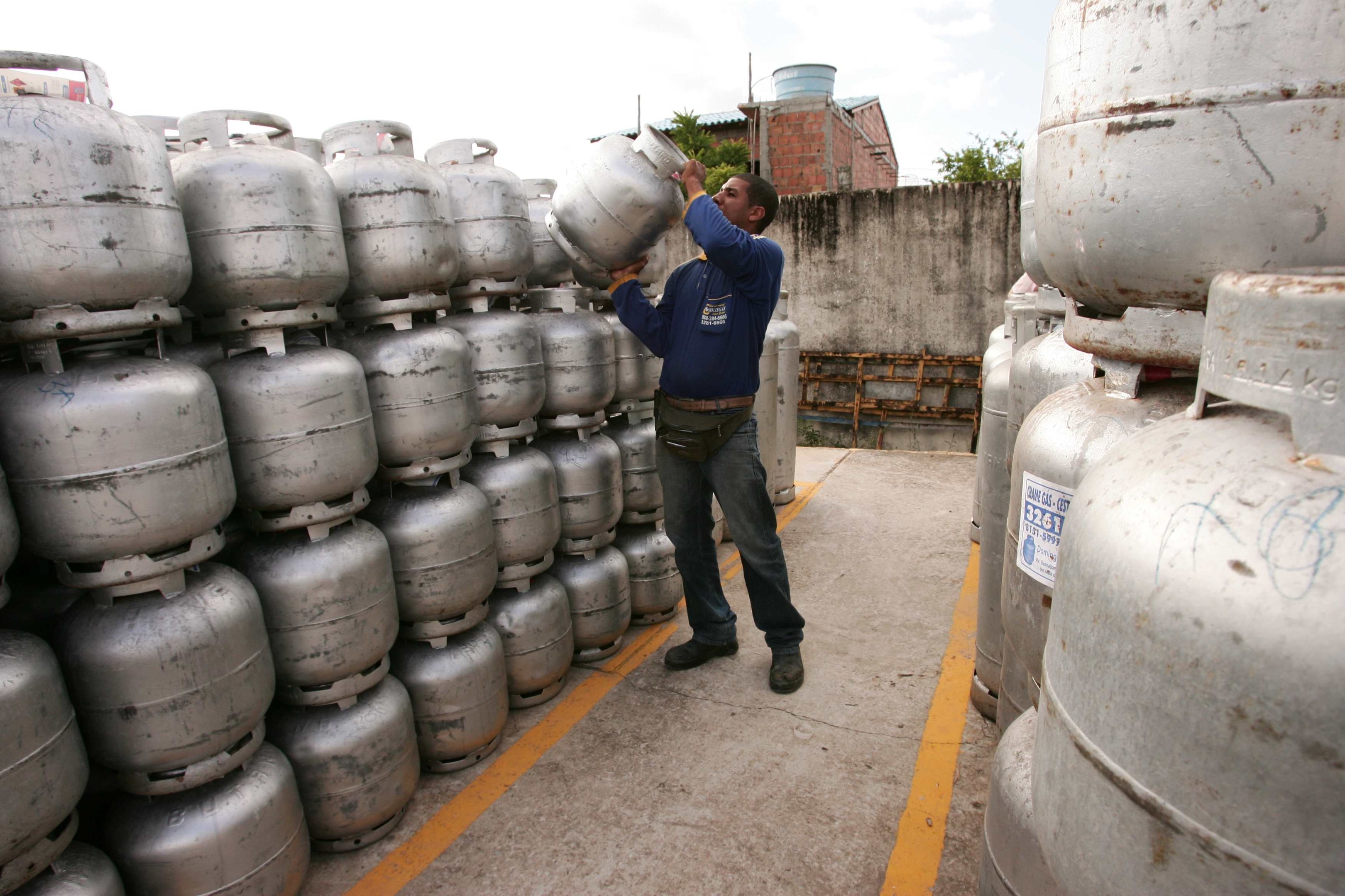 Gás do Povo oferece recarga de botijão a 4,5 milhões de famílias a partir desta segunda-feira