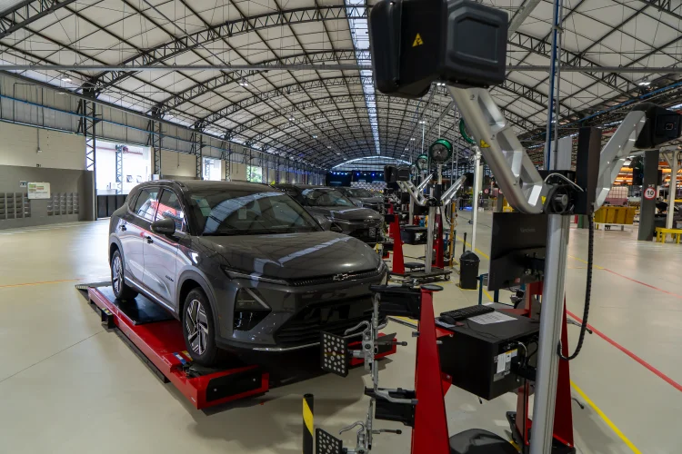 General Motors começa montagem de segundo SUV elétrico no Ceará