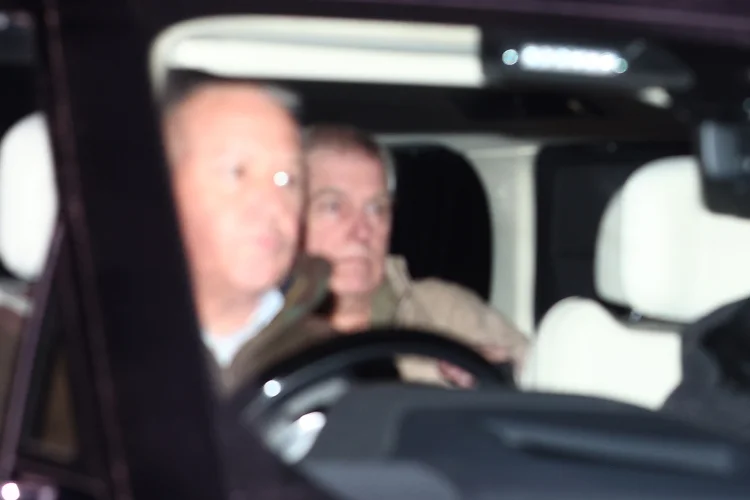 Governo britânico avalia retirar príncipe Andrew da linha de sucessão ao trono