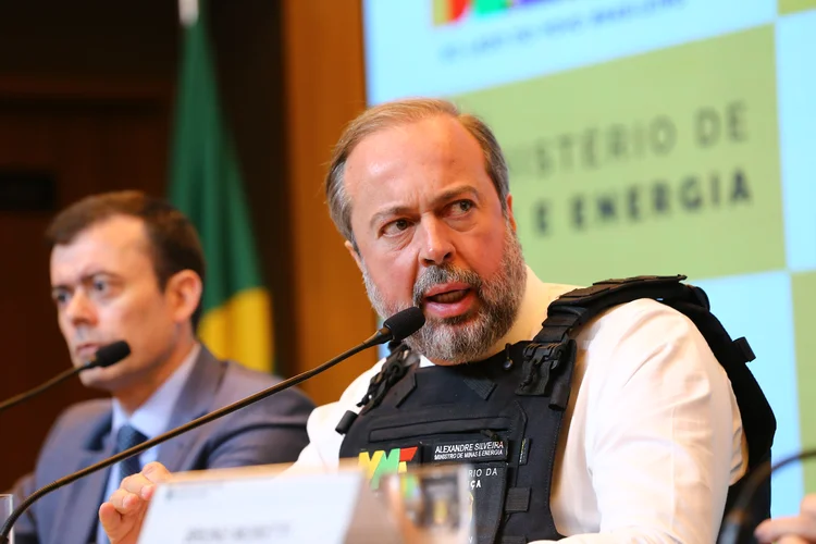 Governo determina que distribuidoras informem margem de lucro em adesão à subvenção dos combustíveis