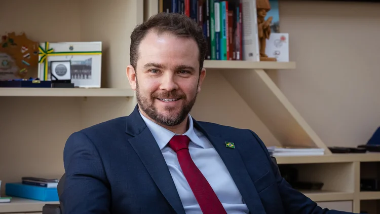 Governo pediu aos bancos propostas para enfrentar avanço no endividamento das famílias, diz Fazenda