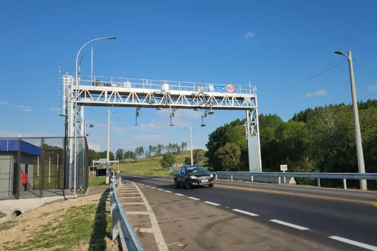 Governo quer suspender multas por pedágio free flow