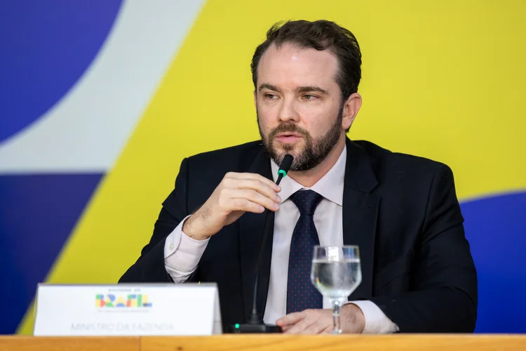 Governo vai aumentar preço do cigarro para compensar redução tributária do querosene de aviação