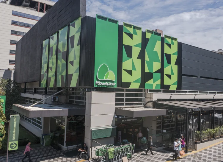 GPA chega a cair 15% na bolsa: por que ação lidera baixas do Ibovespa?